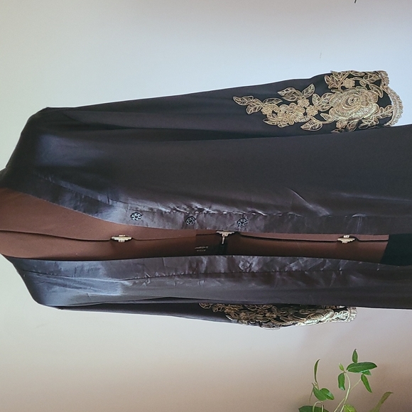 Satin Black Robe with Gold Applique M - Picture 4 of 9